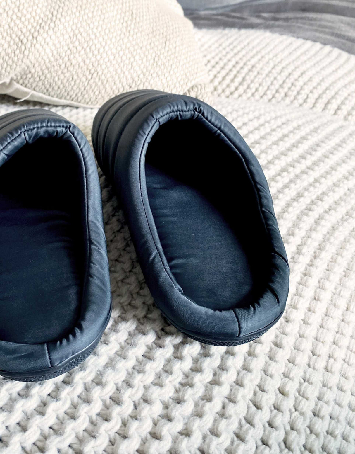 Asos Design Puffer Slipper In Charcoal Grey