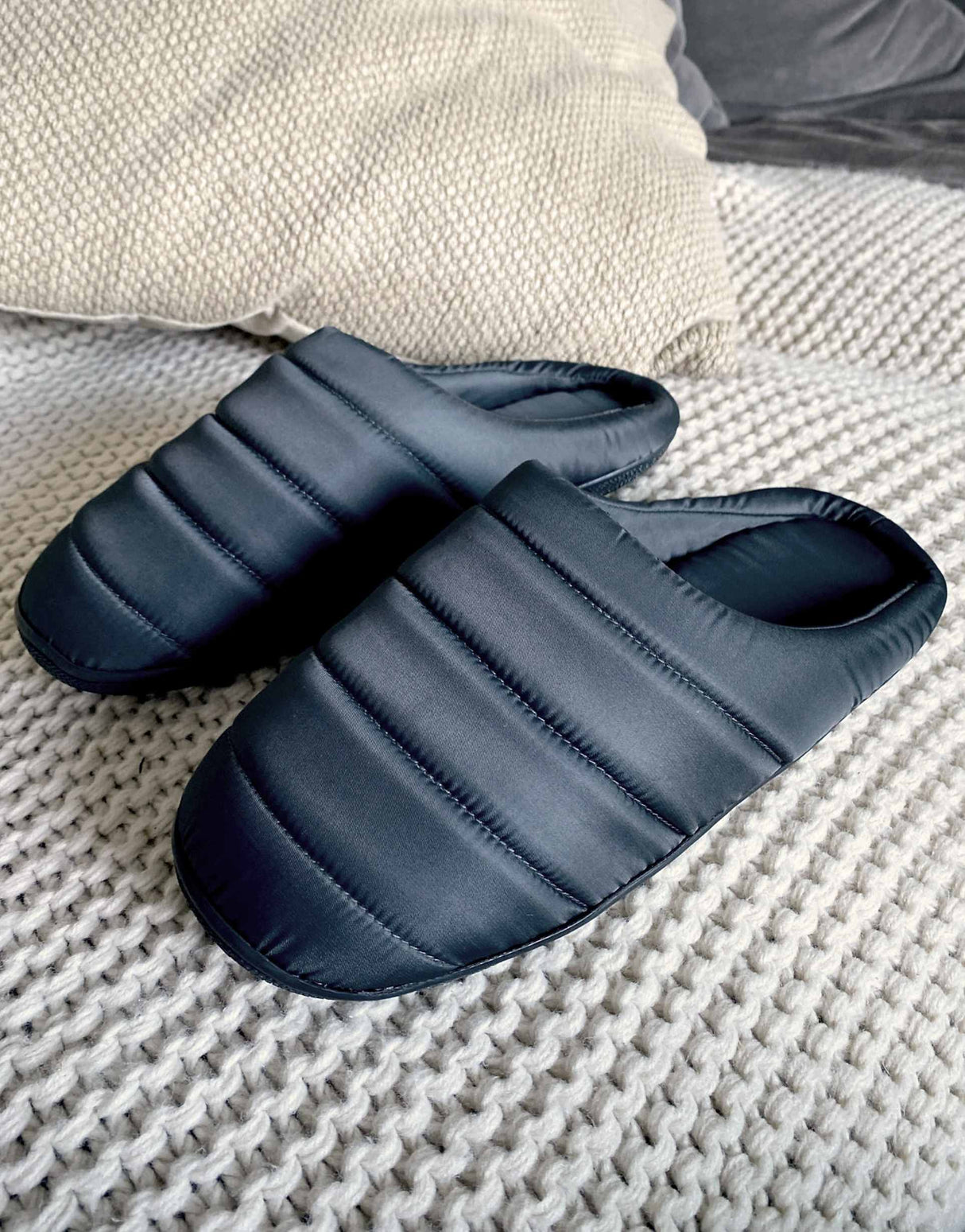 Asos Design Puffer Slipper In Charcoal Grey