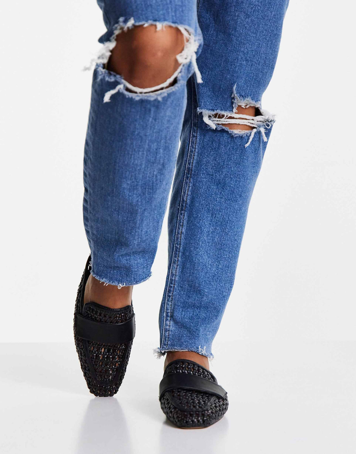 Schuh Latoya Woven Backless Mules In Black