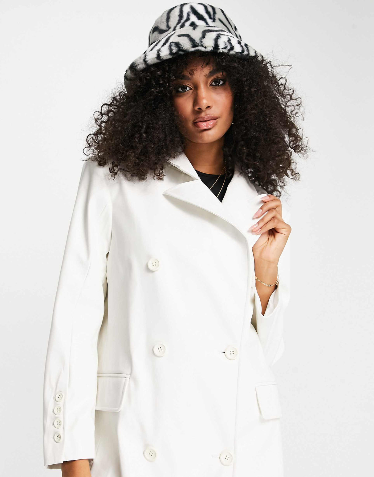 Amy Lynn Formal Pu Trench Coat In Off White