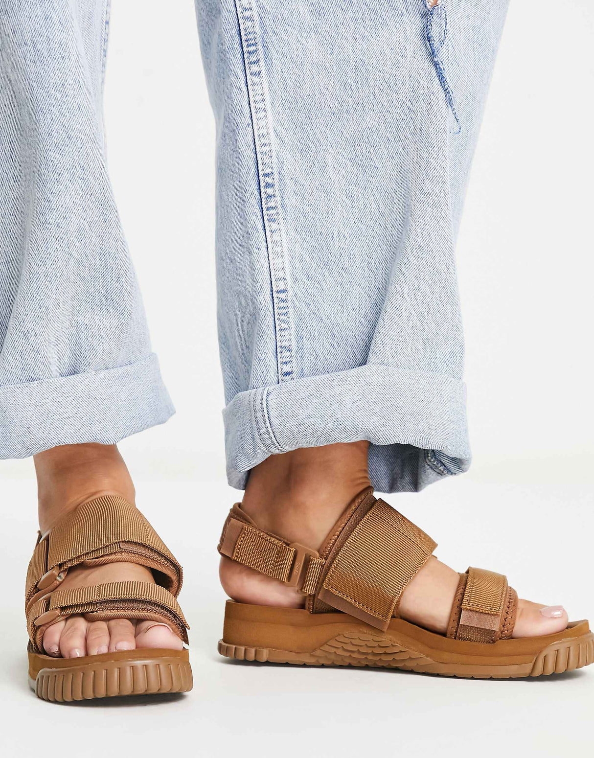 Shaka Weekender Kilt Sandals With Removable Strap In Moca Leather