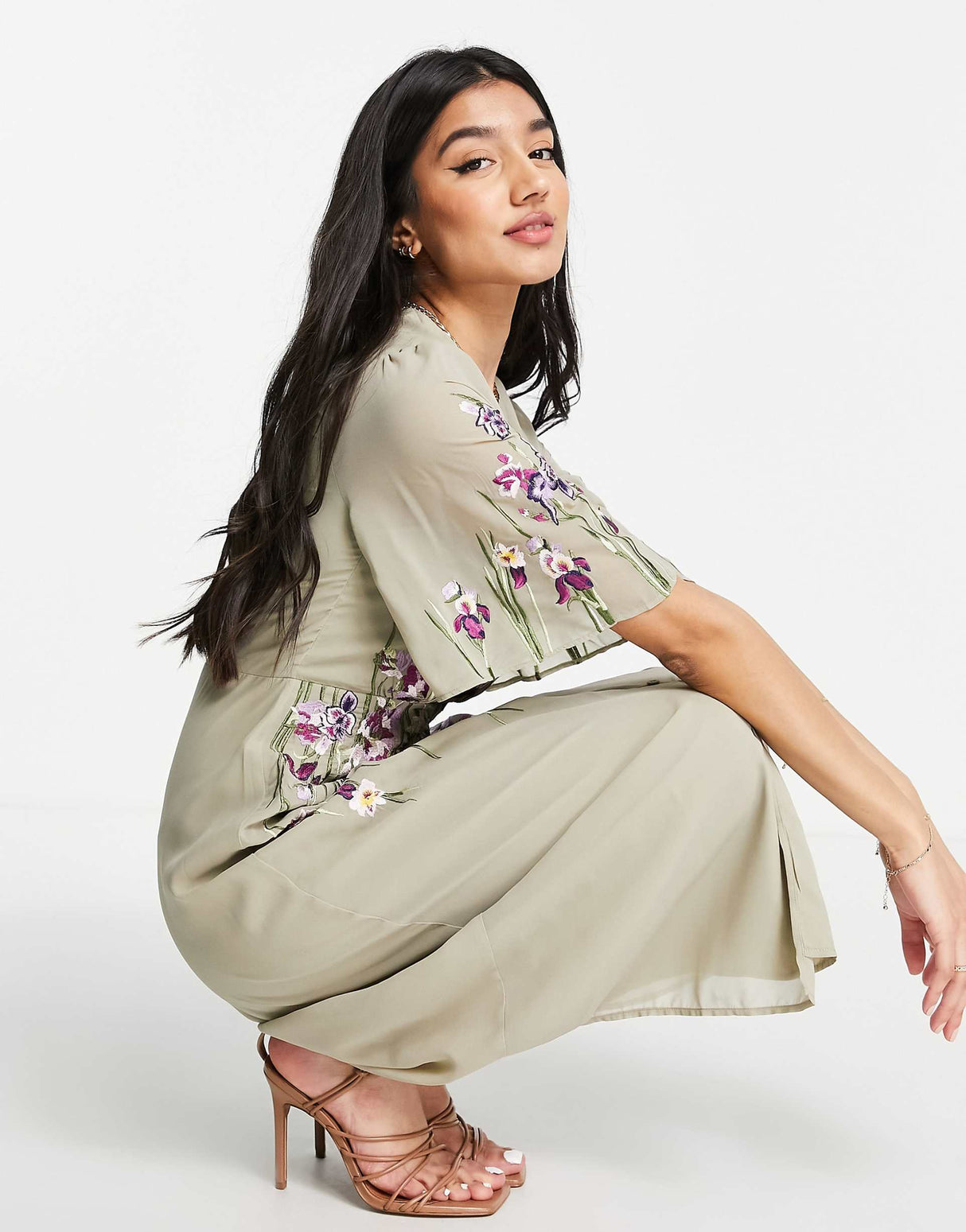 Hope & Ivy Adelaide Embroidered Midi Dress In Sage Green
