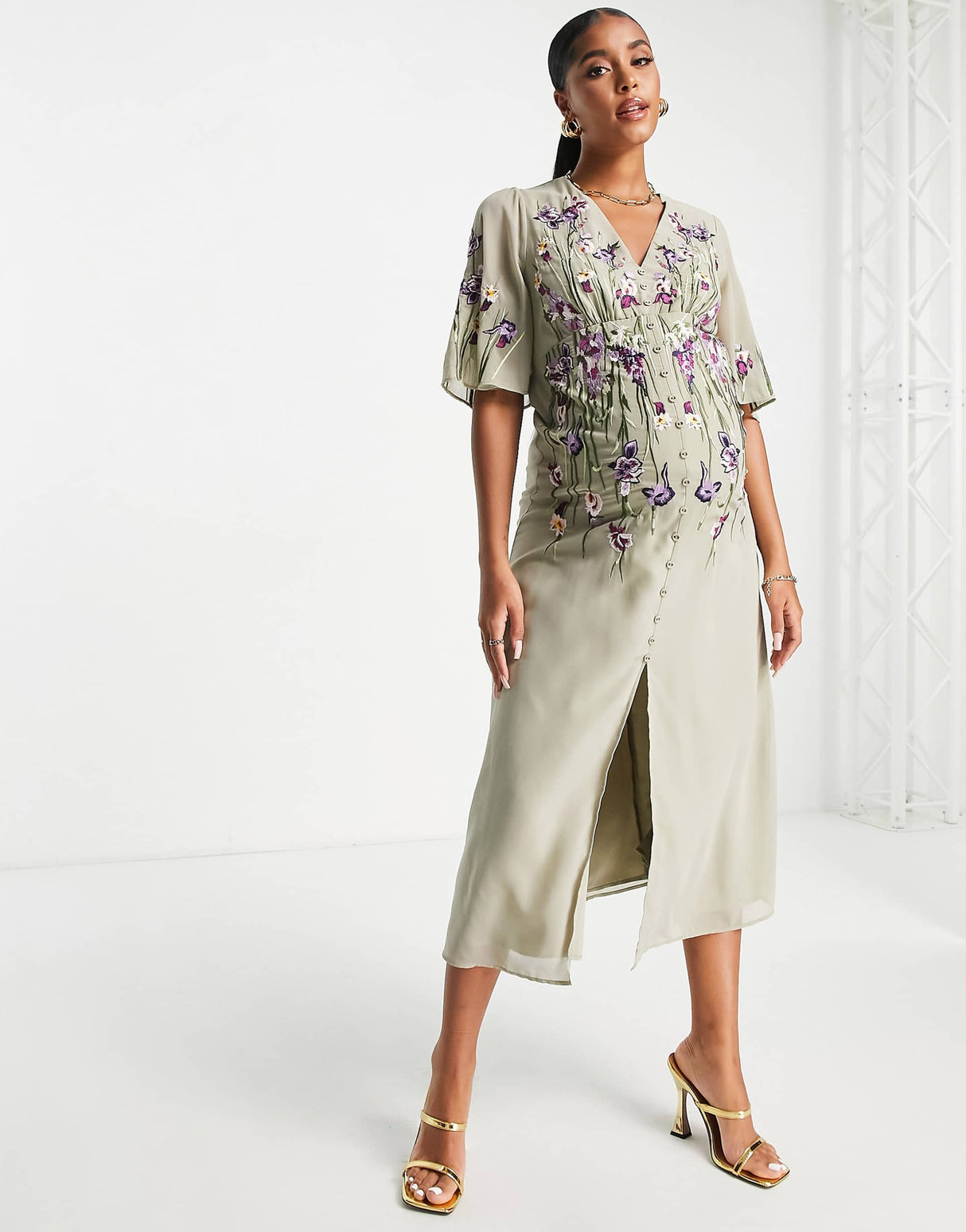 Hope & Ivy Maternity Adelaide Embroidered Dress In Sage Green