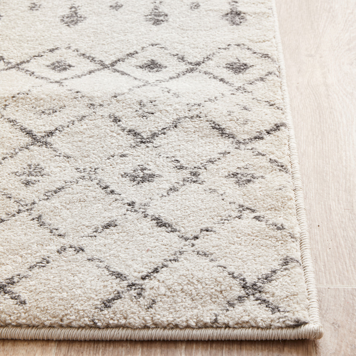 Chrome Elsa Silver Runner Rug