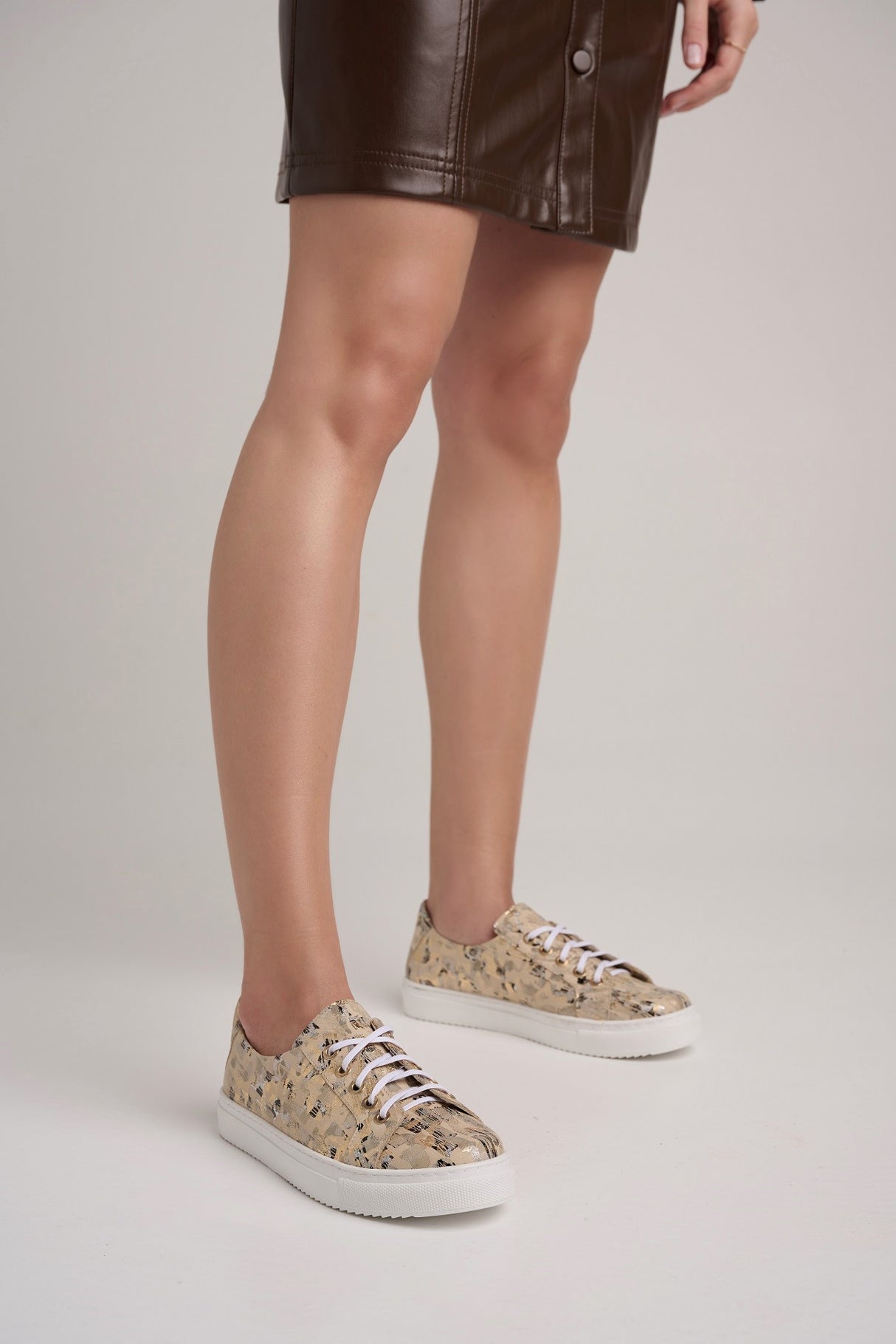 Bosccolo Womens Sneakers - Beige/Gold