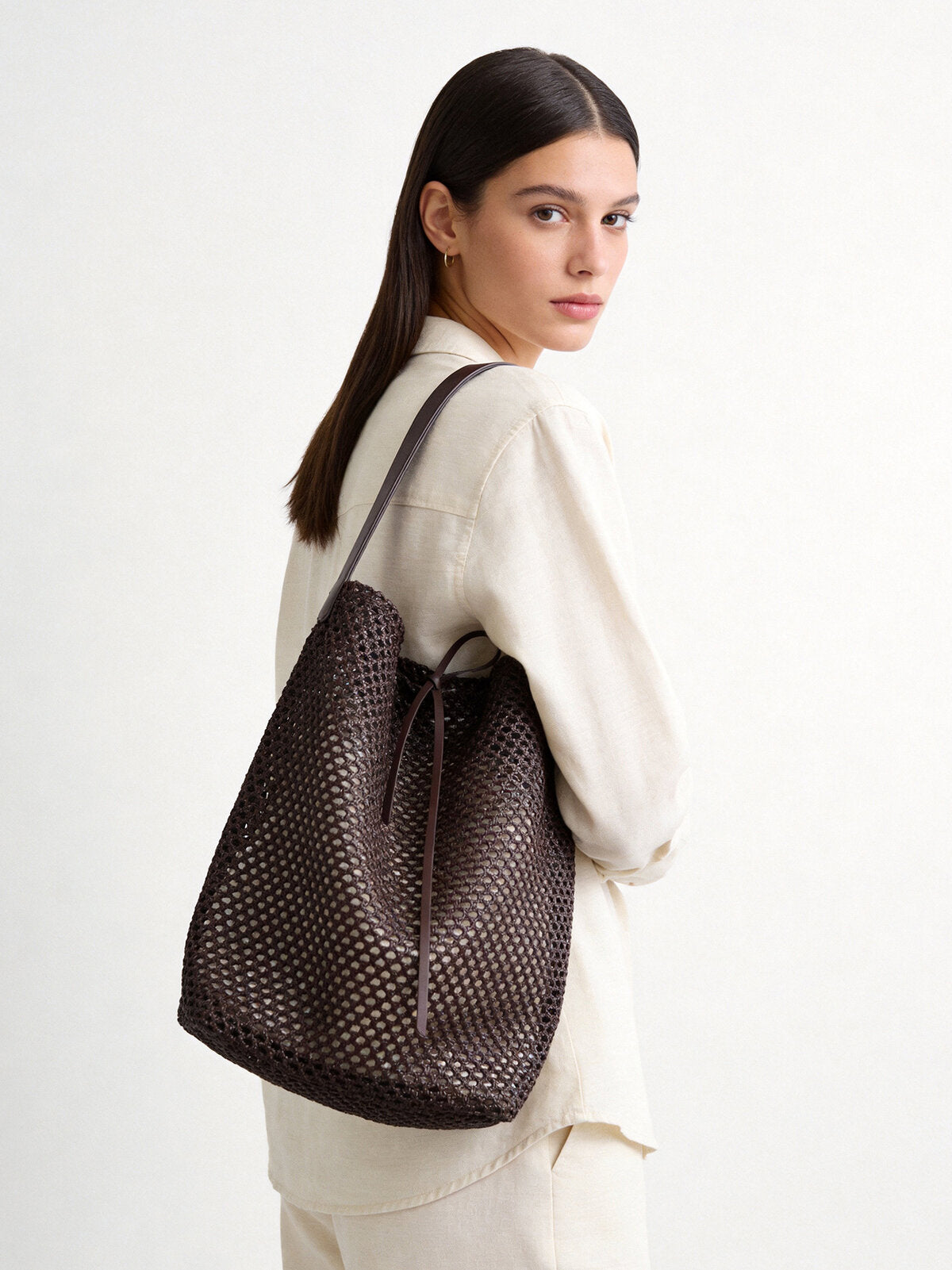 Handwoven Straw Bucket Tote - Chocolate