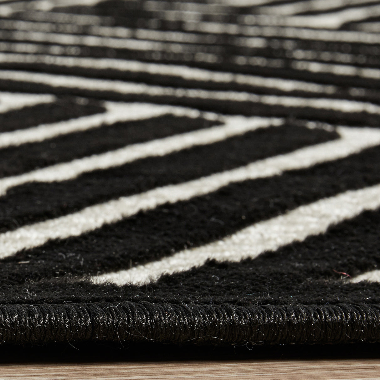 York Cindy Black & Gold Rug