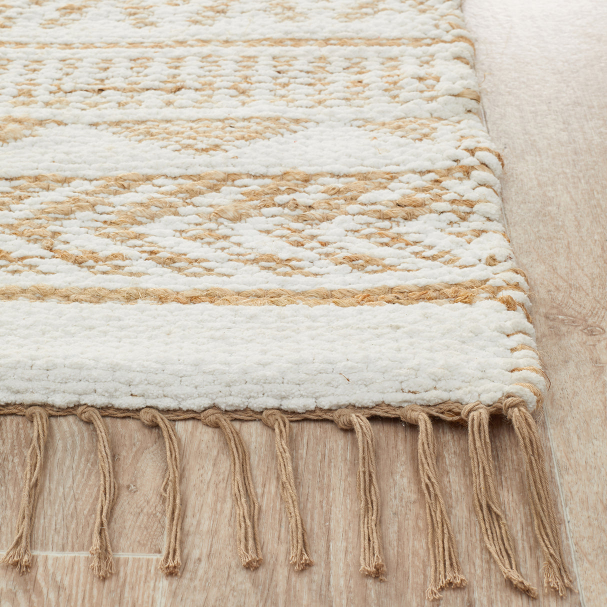 Parade 333 White Rug