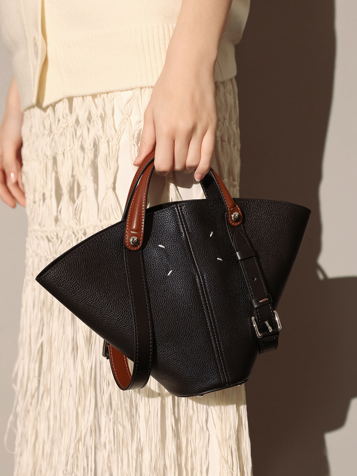 Taormina Sculptural Pebbled Leather Bucket Bag - Black
