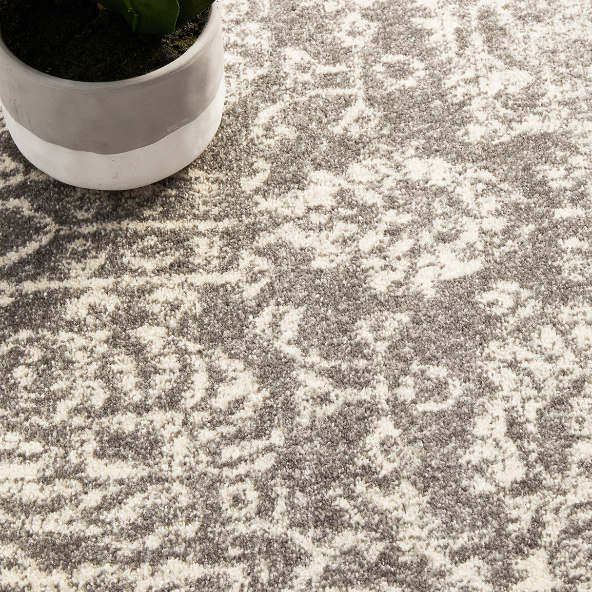 Evoke 256 Grey Round Rug
