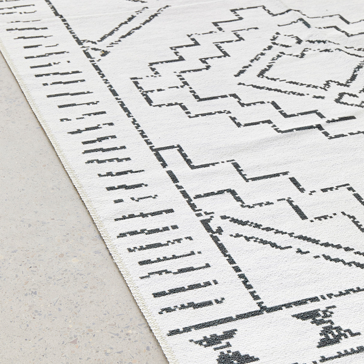 Kindred Leeroy White Rug