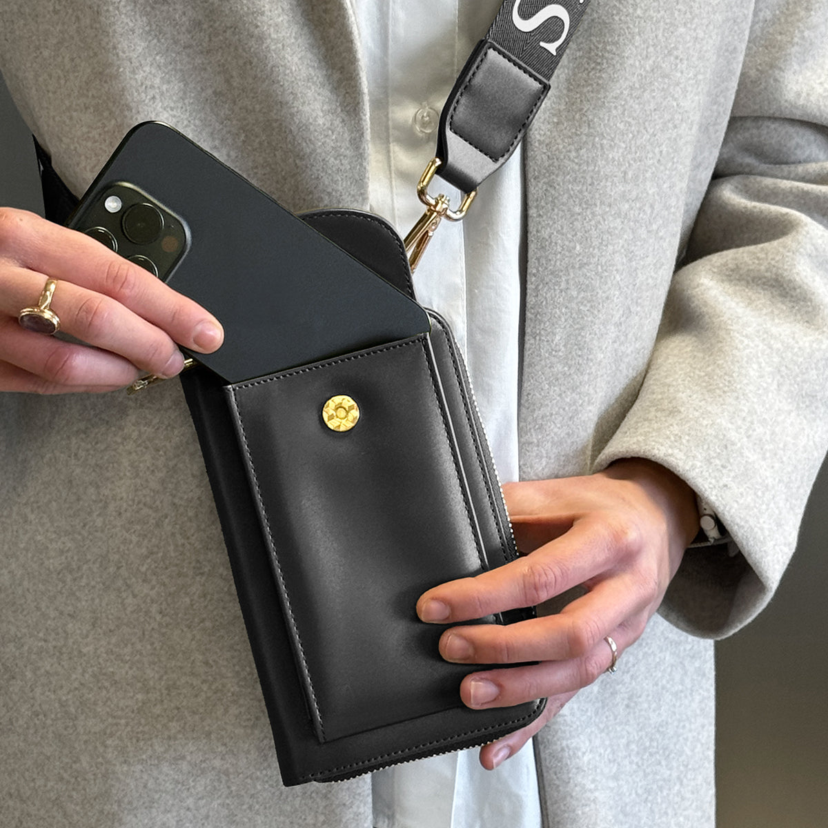 LONDON - Wallet Smartphone Crossbody Bag - BLACK