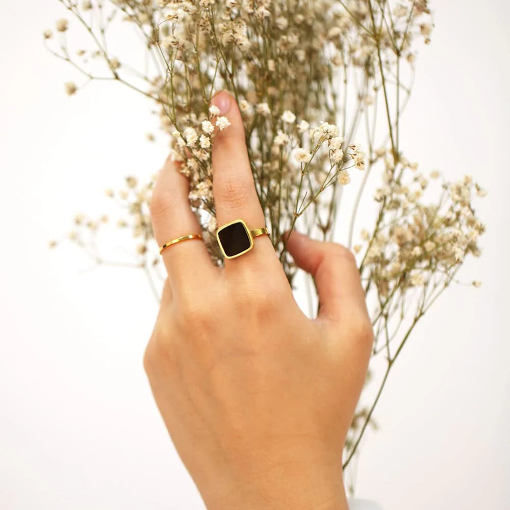 Bullion Gold Zevon Solid Square Ring In Gold