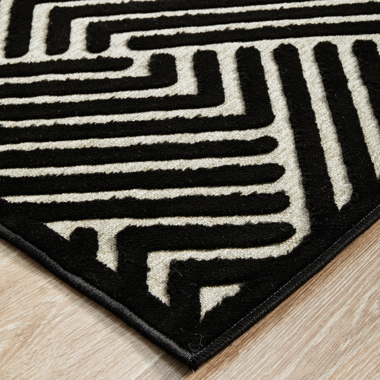 York Cindy Black & Gold Rug