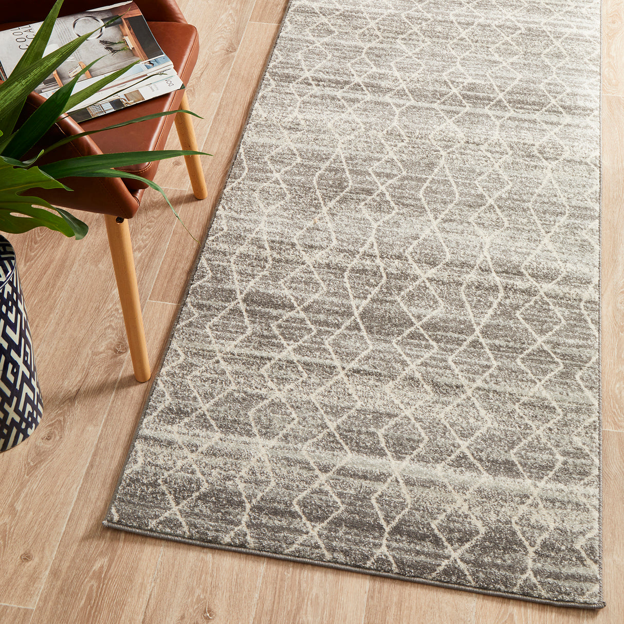 Evoke 257 Silver Runner Rug
