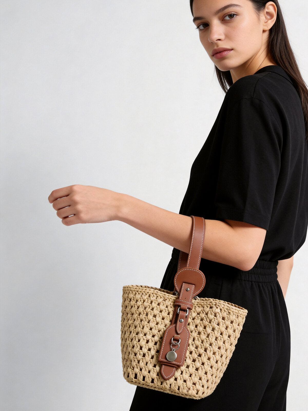 Handwoven Raffia Bucket Bag - Brown