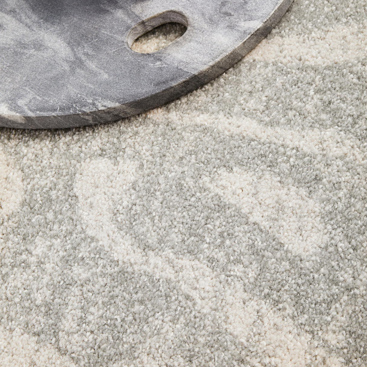 Chrome Savannah Silver Round Rug