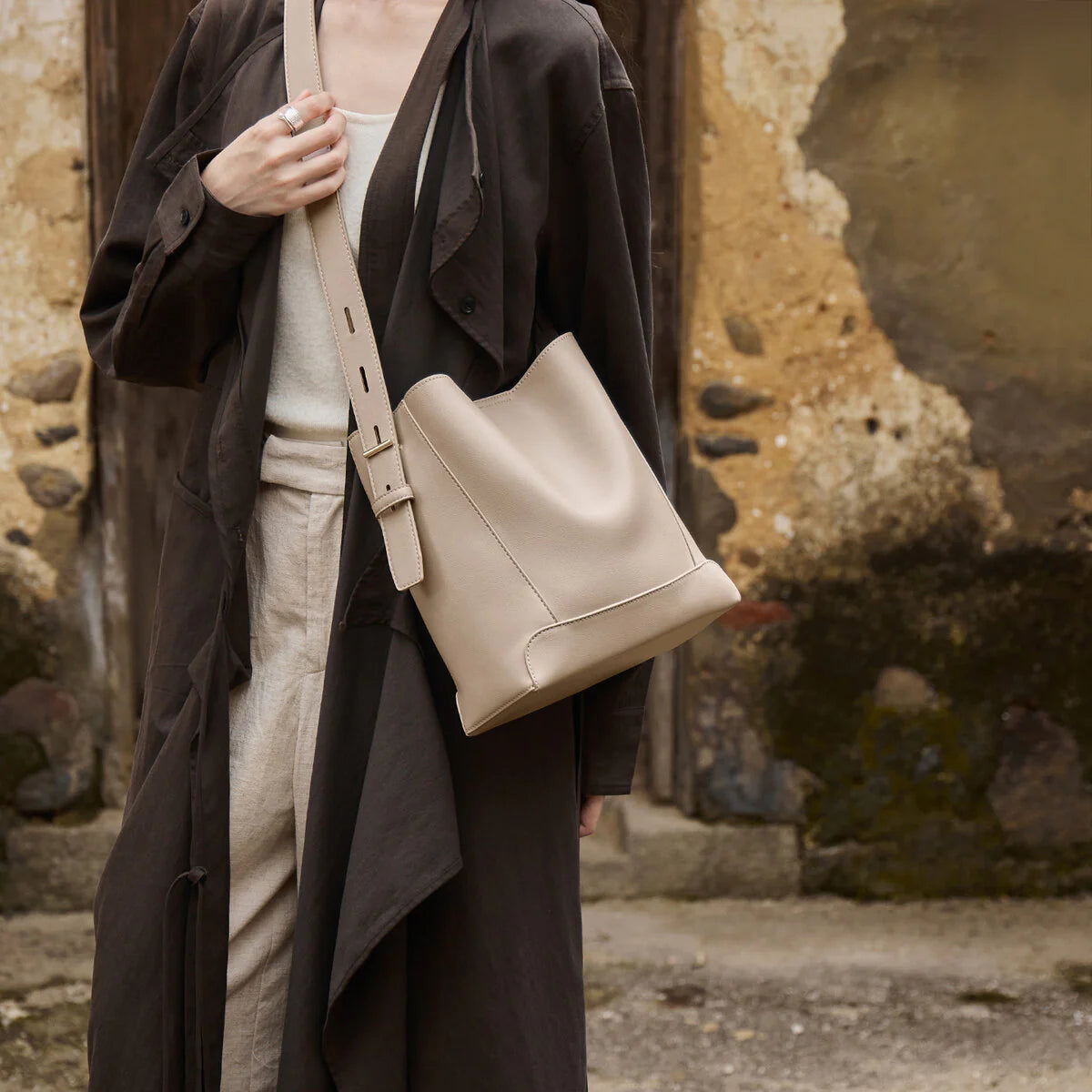 Nalandu Luxe Genuine Leather Bucket Tote Shoulder Bag - Taupe