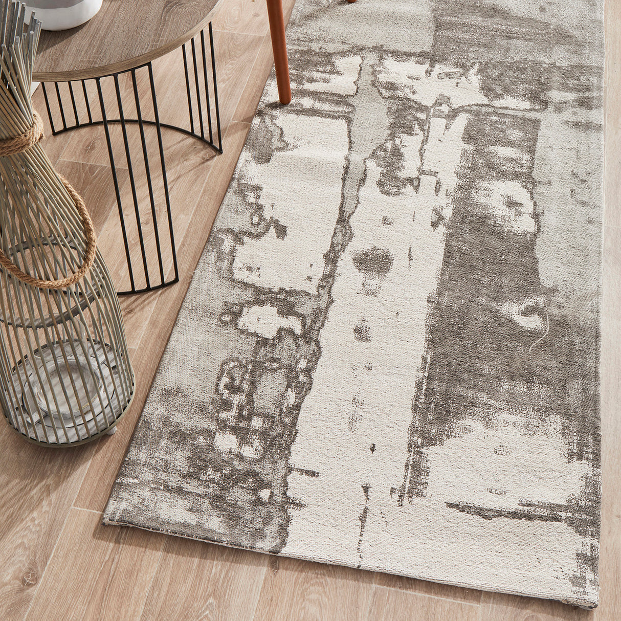 Magnolia 11 Silver Runner Rug