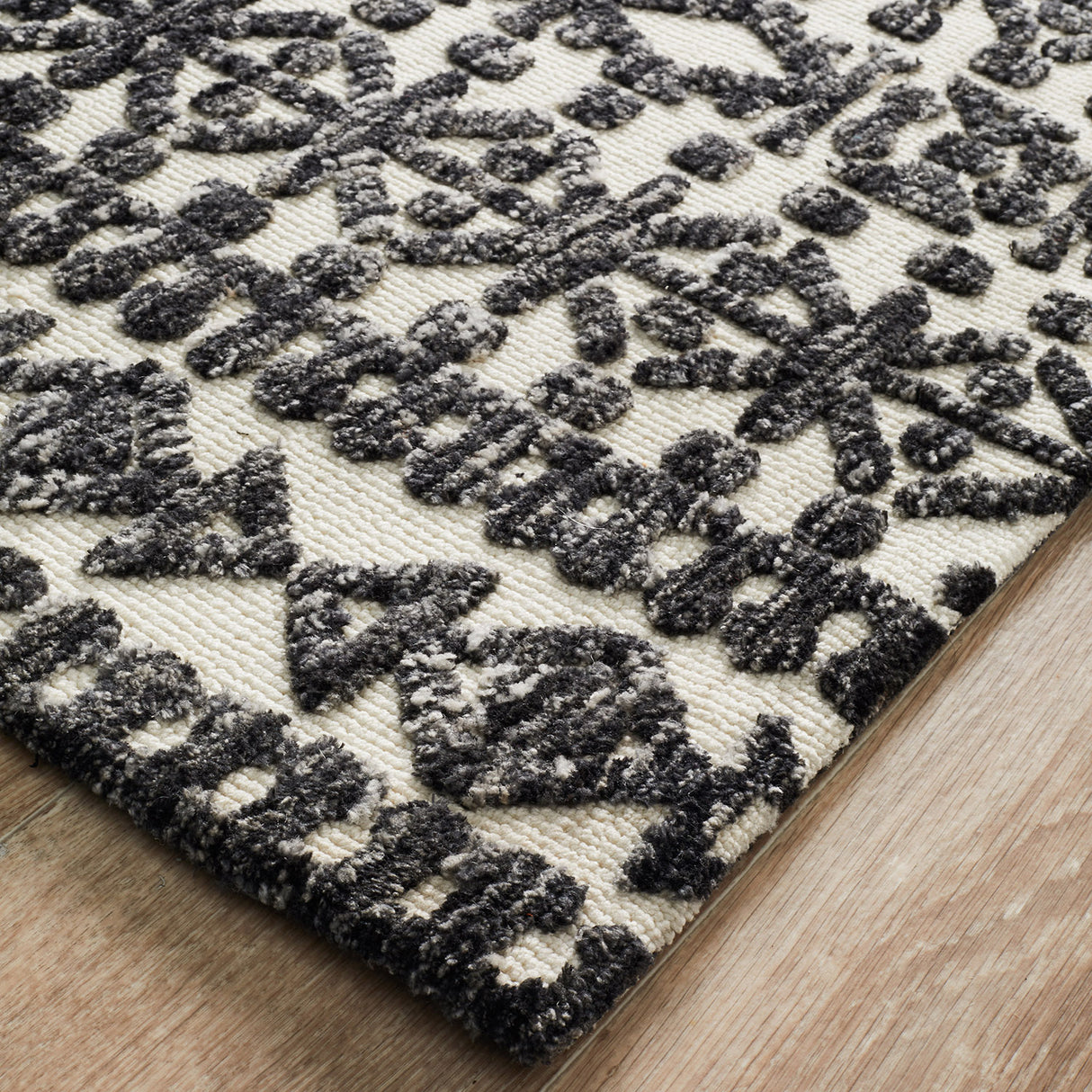 Levi 363 Ivory Black Rug