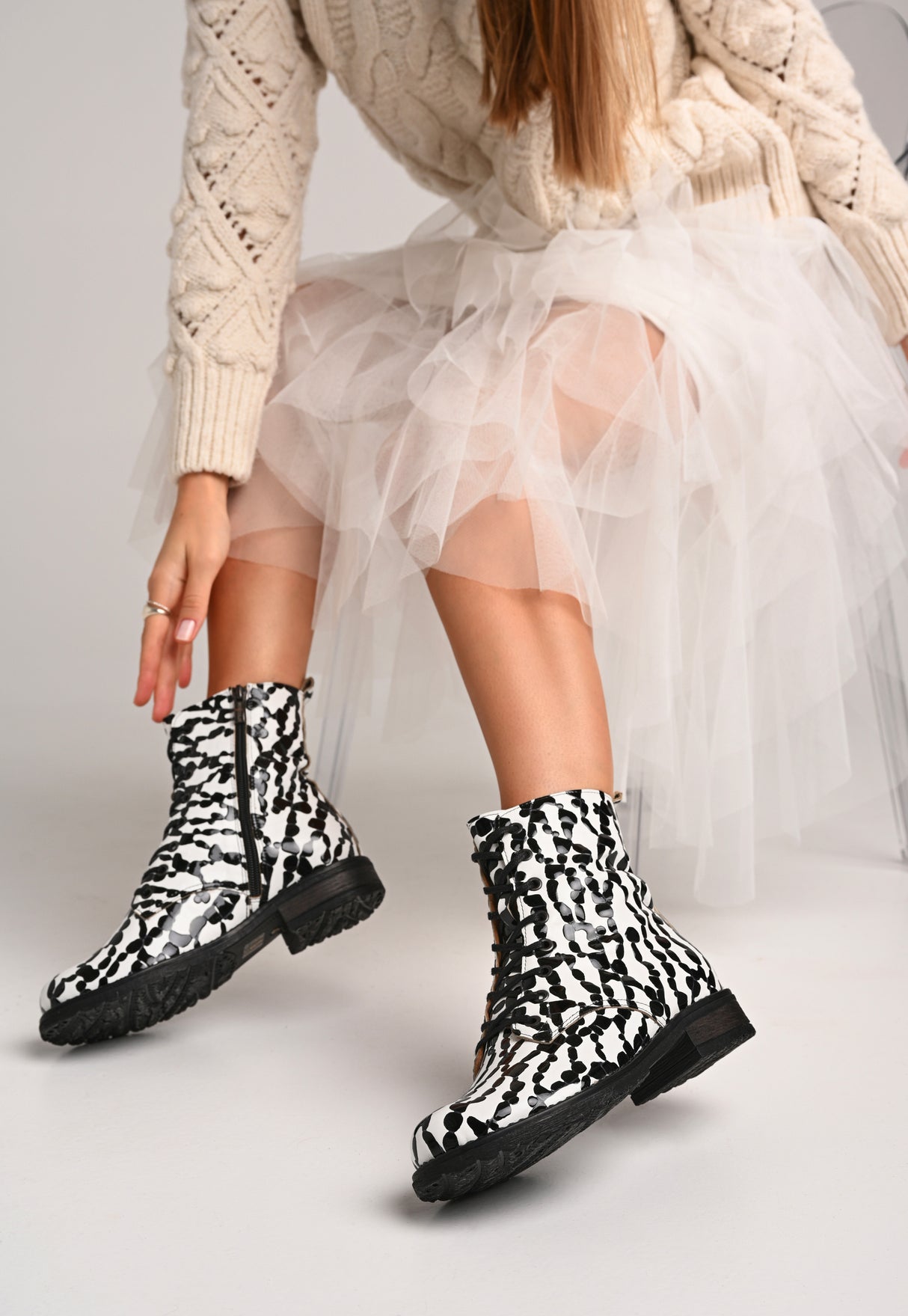 Bosccolo Womens Boots - Black/White