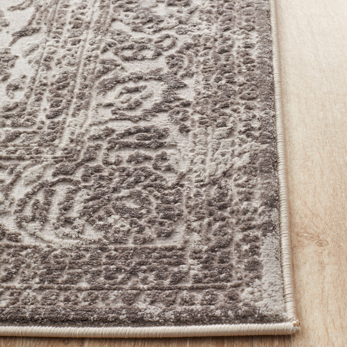 Opulence 111 Silver Rug