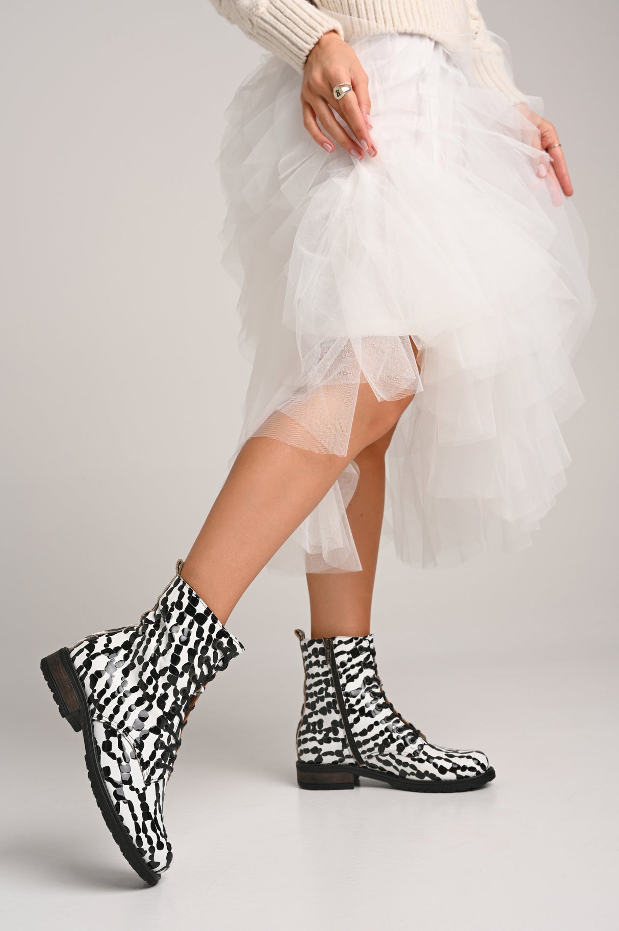 Bosccolo Womens Boots - Black/White