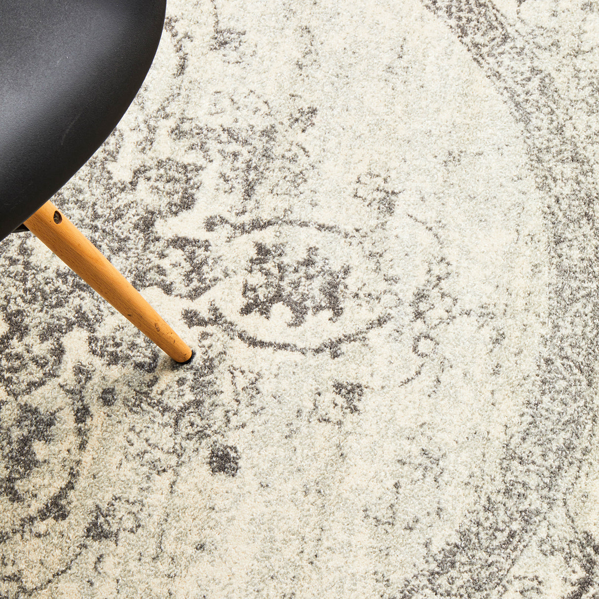 Century 977 Silver Round Rug