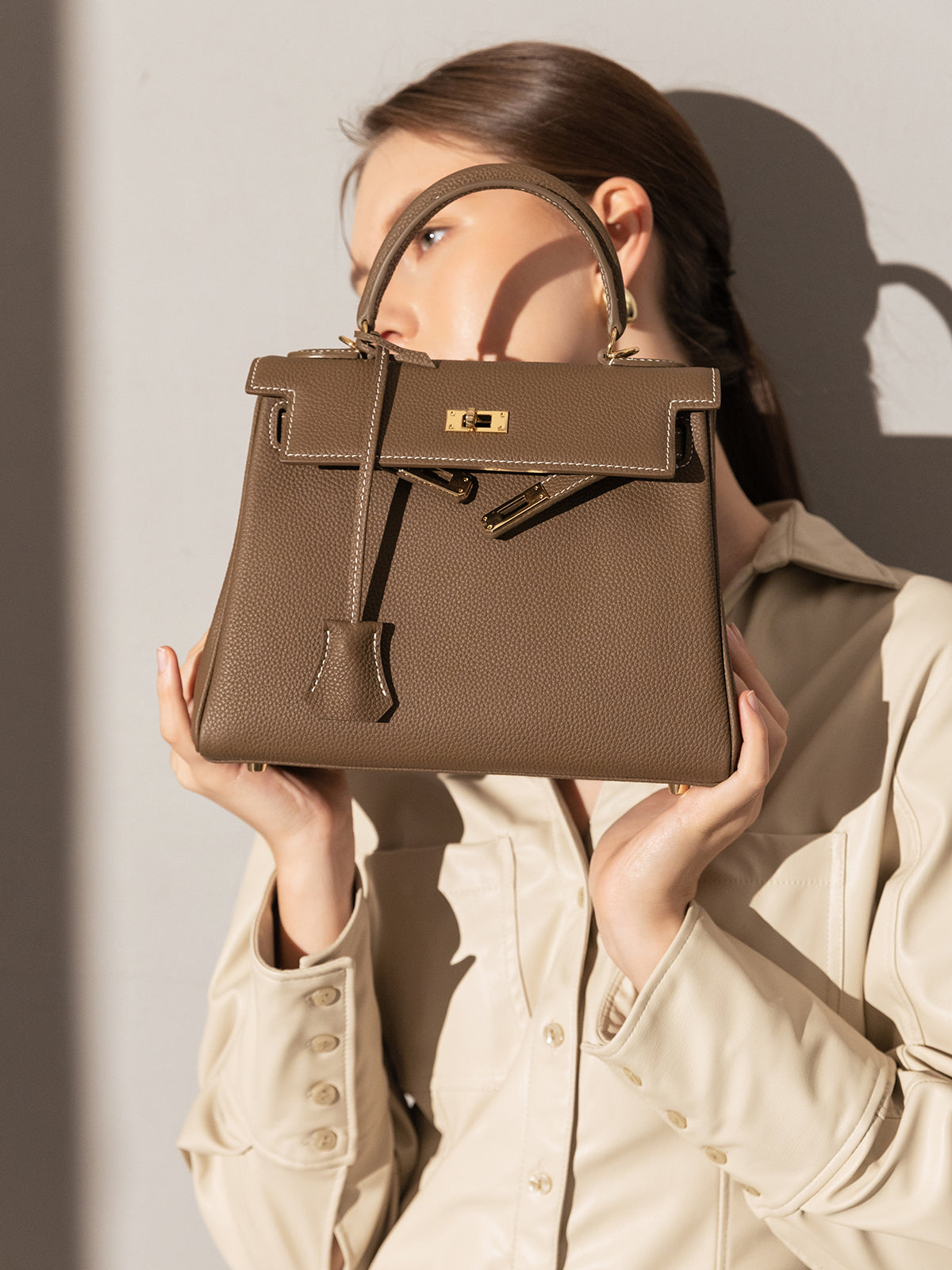 Queens Mini Top Handle Palm - Taupe