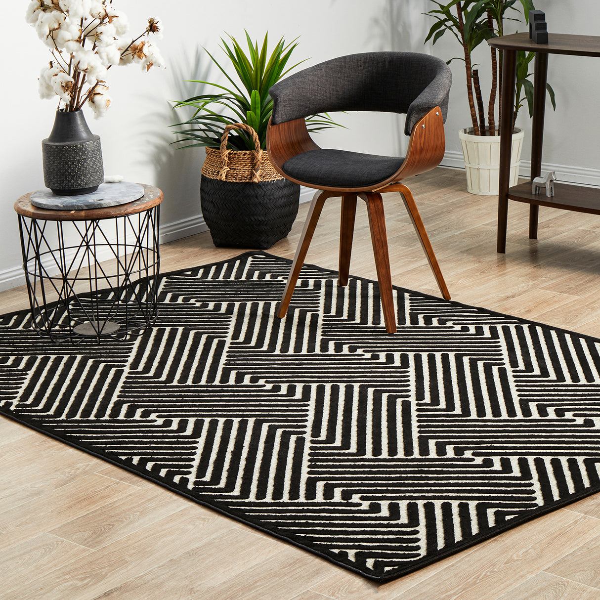 York Cindy Black & Gold Rug