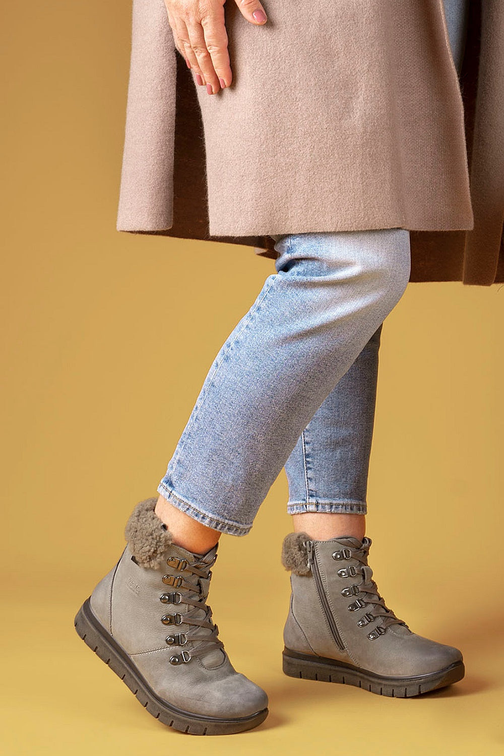 G Comfort Women's 929 7 Light Grey Yak