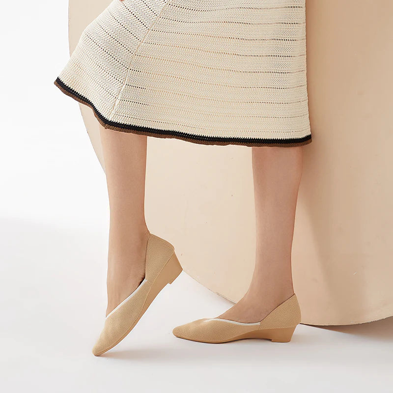 Minimalist Heart Heel Pointed Toe Knit Flats - Beige
