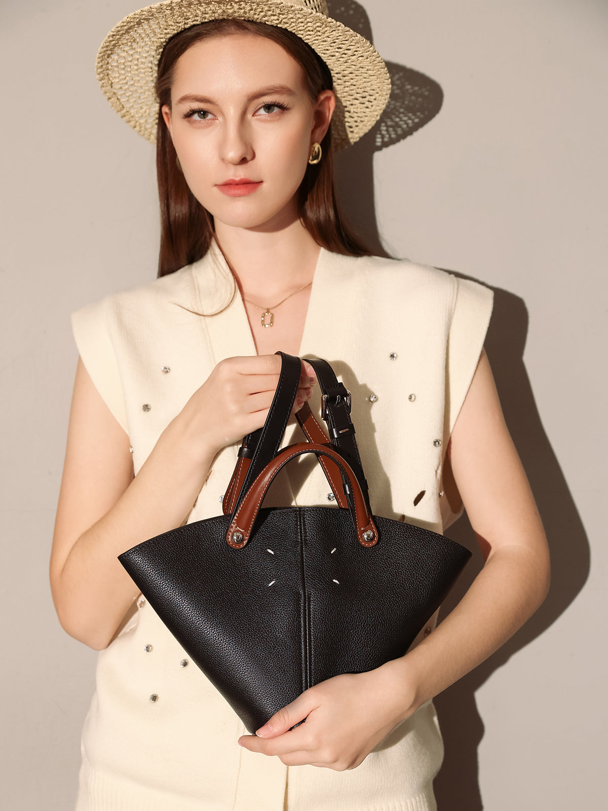 Taormina Sculptural Pebbled Leather Bucket Bag - Black