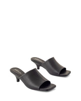 Therapy Nassau Black