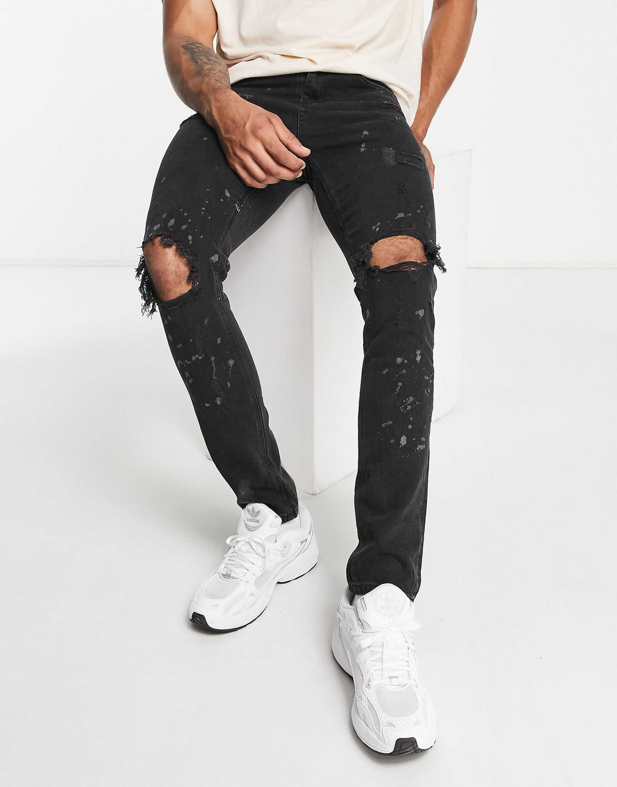 River Island Relaxed Skinny Jeans With Rips In Black