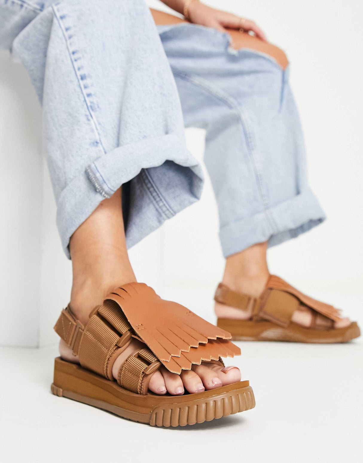 Shaka Weekender Kilt Sandals With Removable Strap In Moca Leather