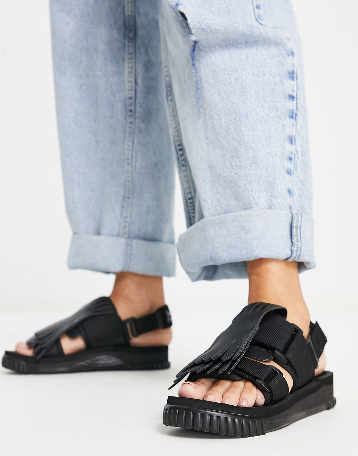 Shaka Weekender Kilt Sandals With Removable Strap In Black Leather