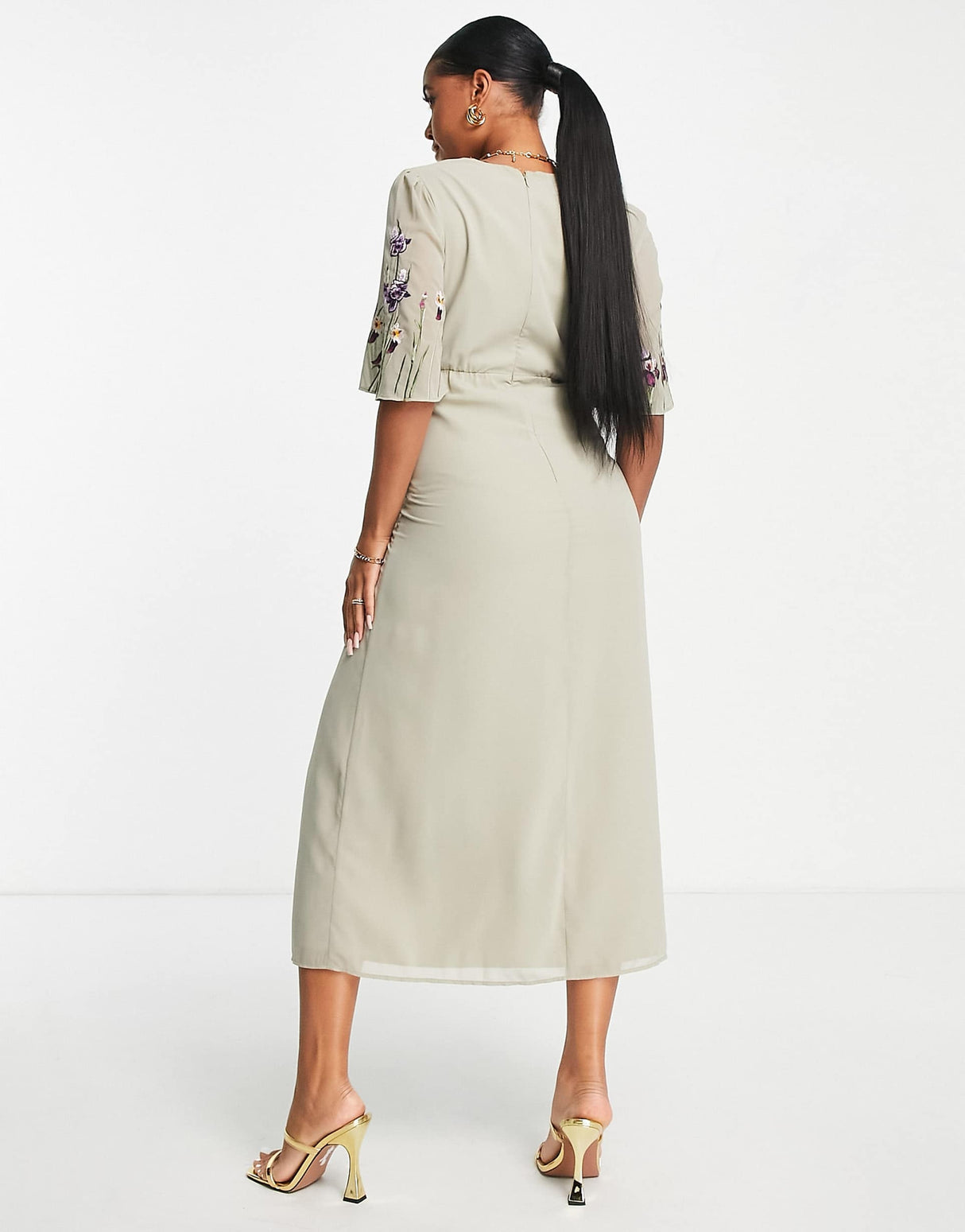 Hope & Ivy Maternity Adelaide Embroidered Dress In Sage Green