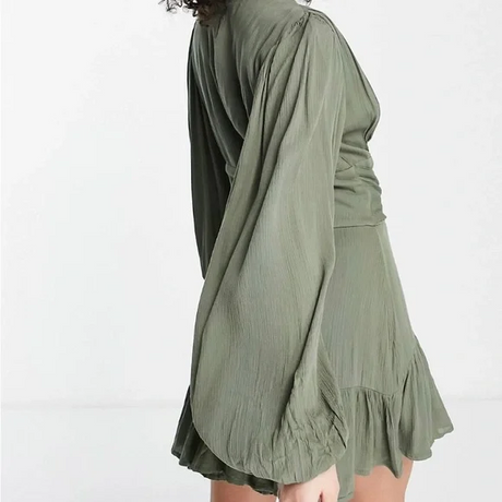 Missguided Balloon Sleeve Plunge Dress Crinkle In Khaki
