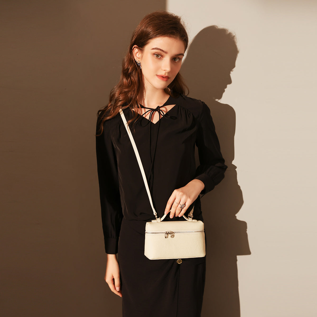 Traveler�s Pebbled Leather Box Vanity Bag - Ivory