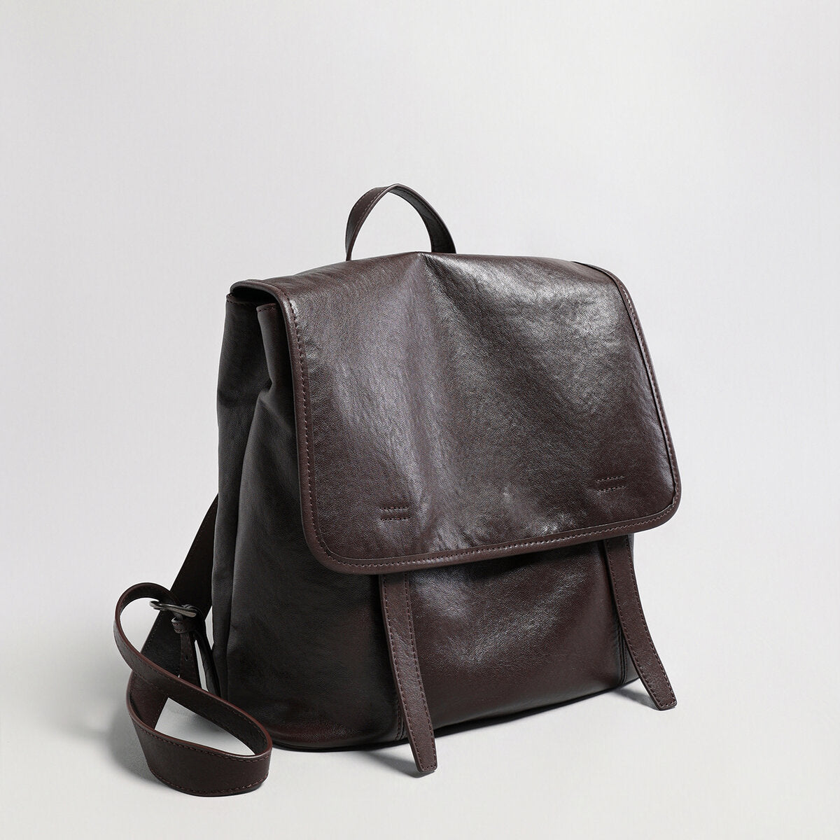 Oil-Wax Leather Flap Backpack - Chocolate