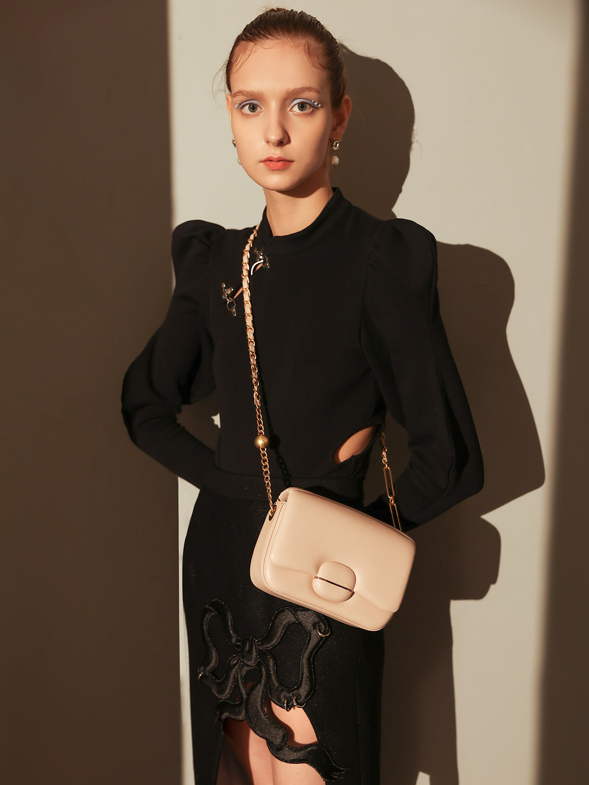 Structured Buckle Leather Shoulder Bag - Nude