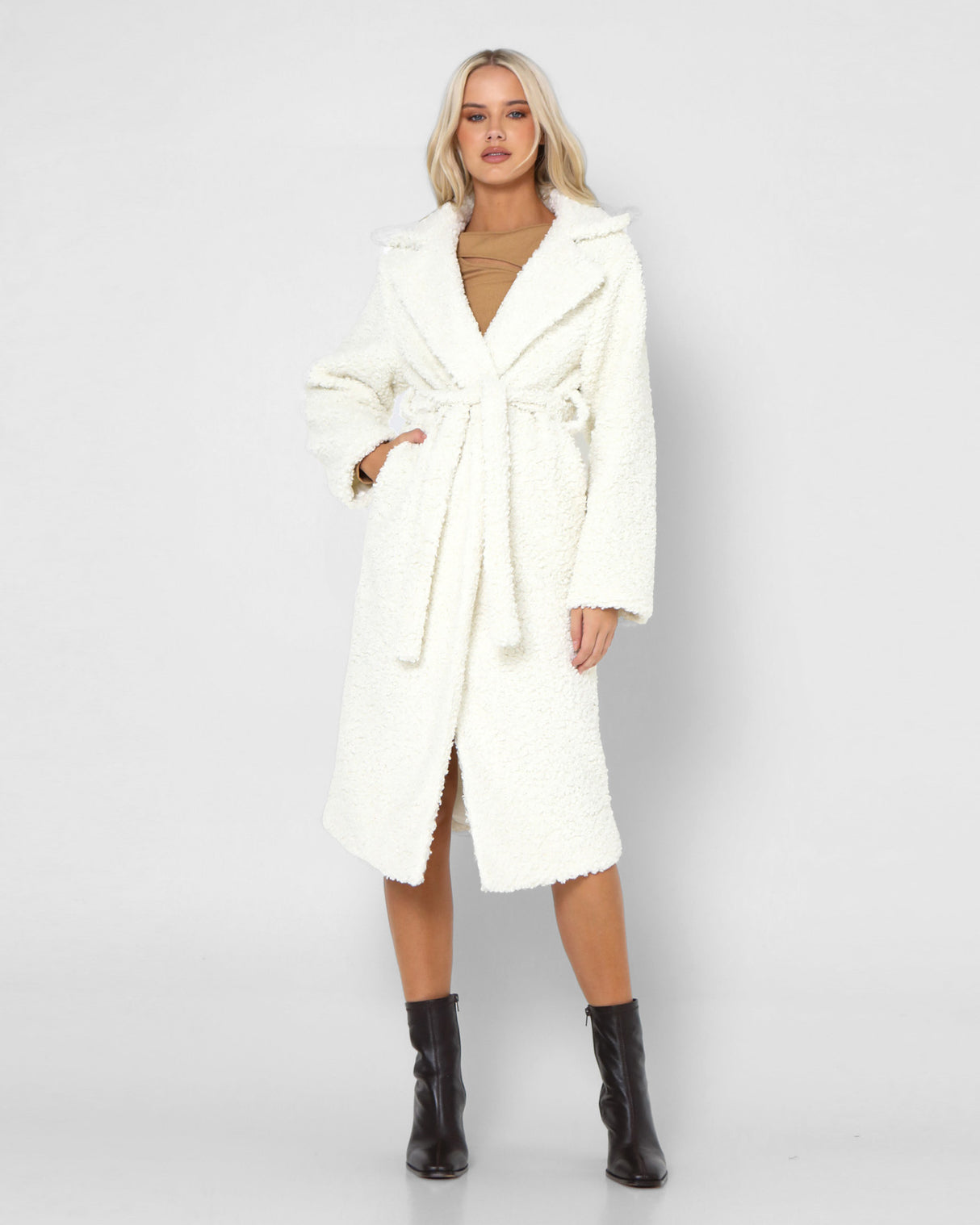 Lost In Lunar Women's Rose Teddy Coat - White
