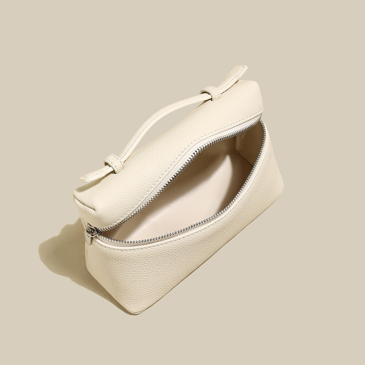 Traveler�s Pebbled Leather Box Vanity Bag - Ivory