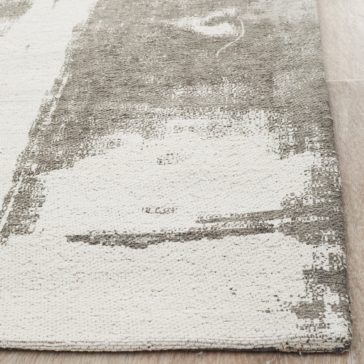 Magnolia 11 Silver Runner Rug