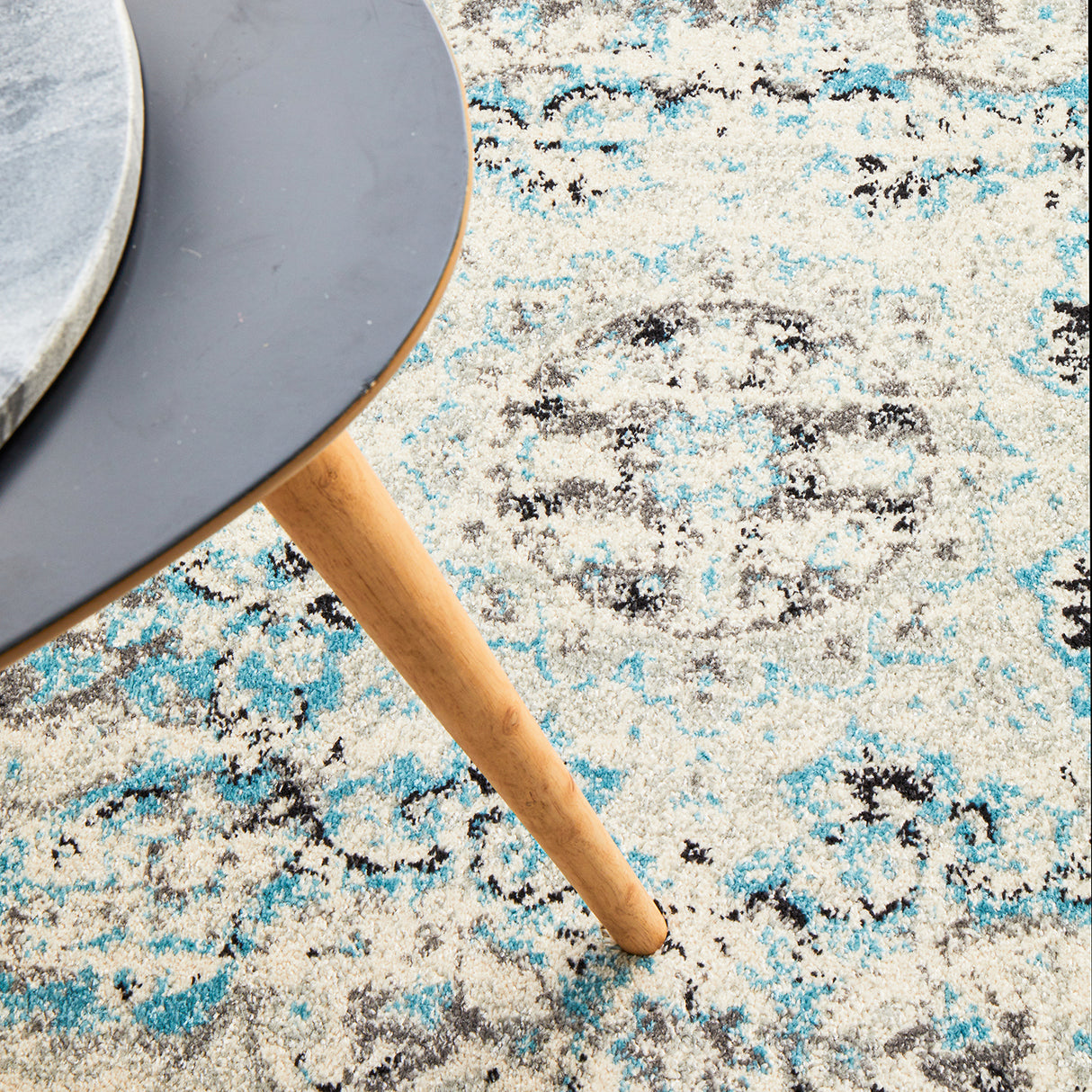 Century 922 White Rug
