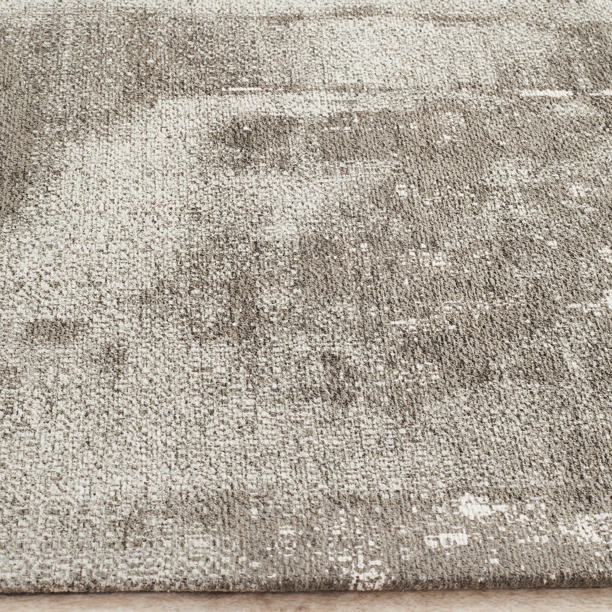 Magnolia 11 Silver Runner Rug
