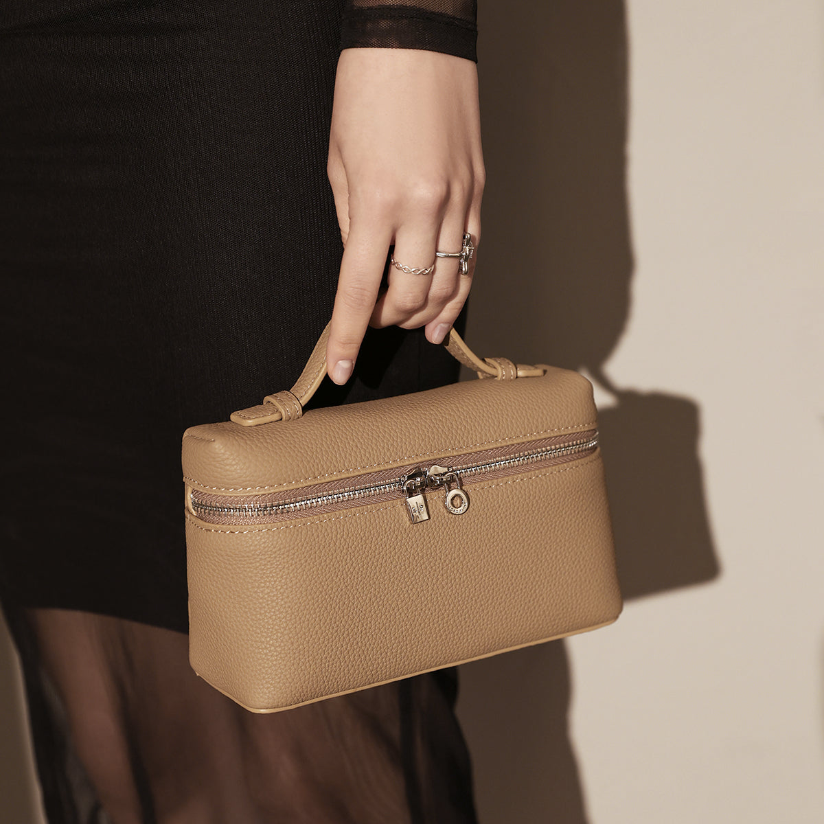 Traveler�s Pebbled Leather Box Vanity Bag - Taupe