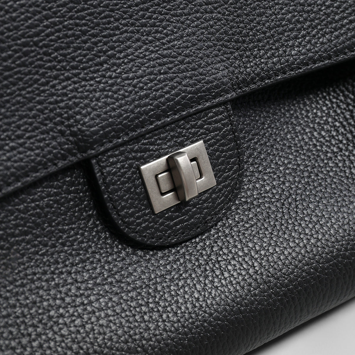 Vintage Turn-Lock Flap Bag – Pebbled Leather Shoulder & Underarm Bag