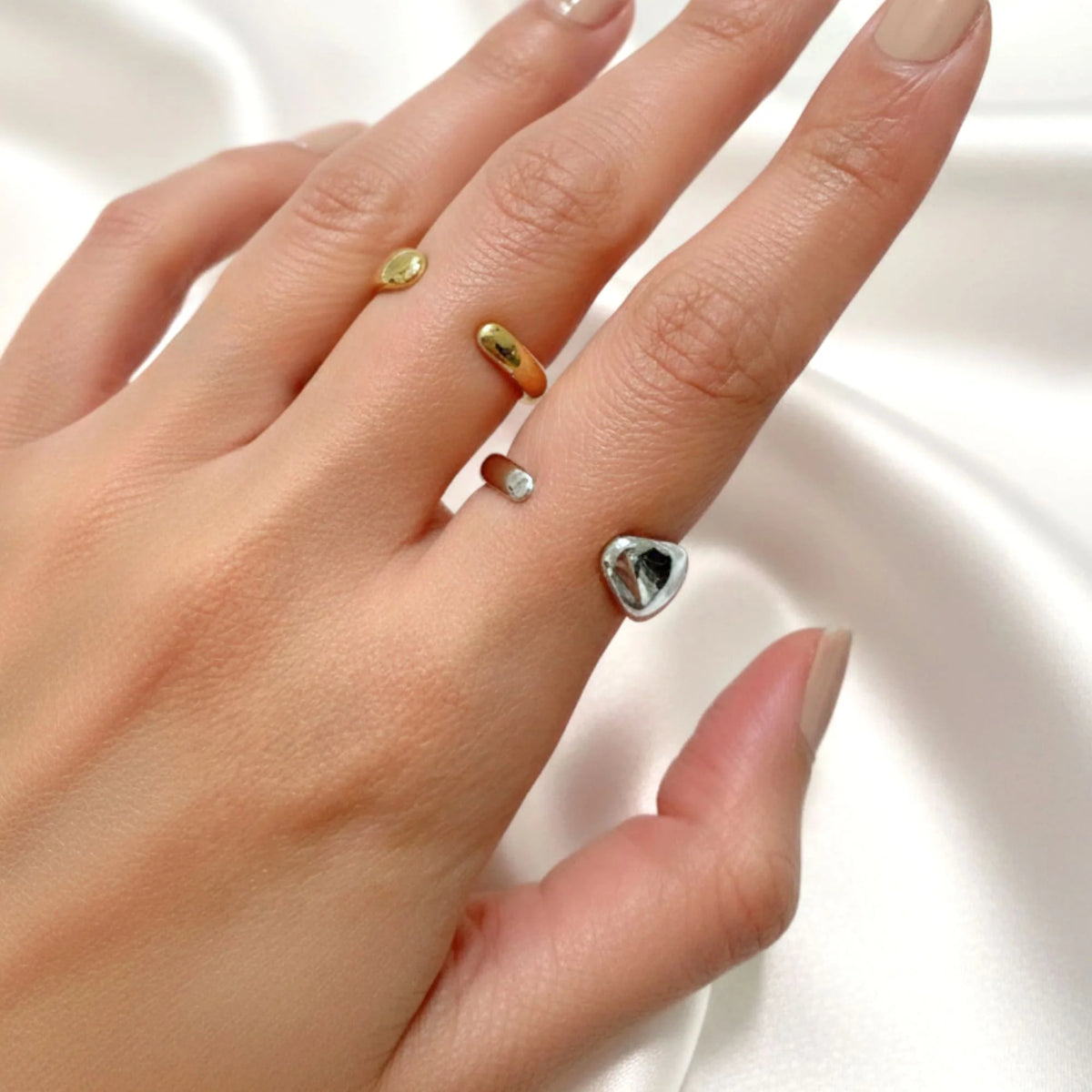 Bullion Gold Elan Irregular Open Claw White Gold Ring